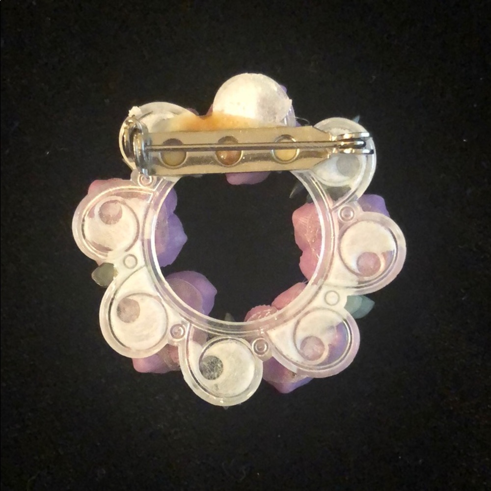 Flower Shell Pin - Picture 3 of 4